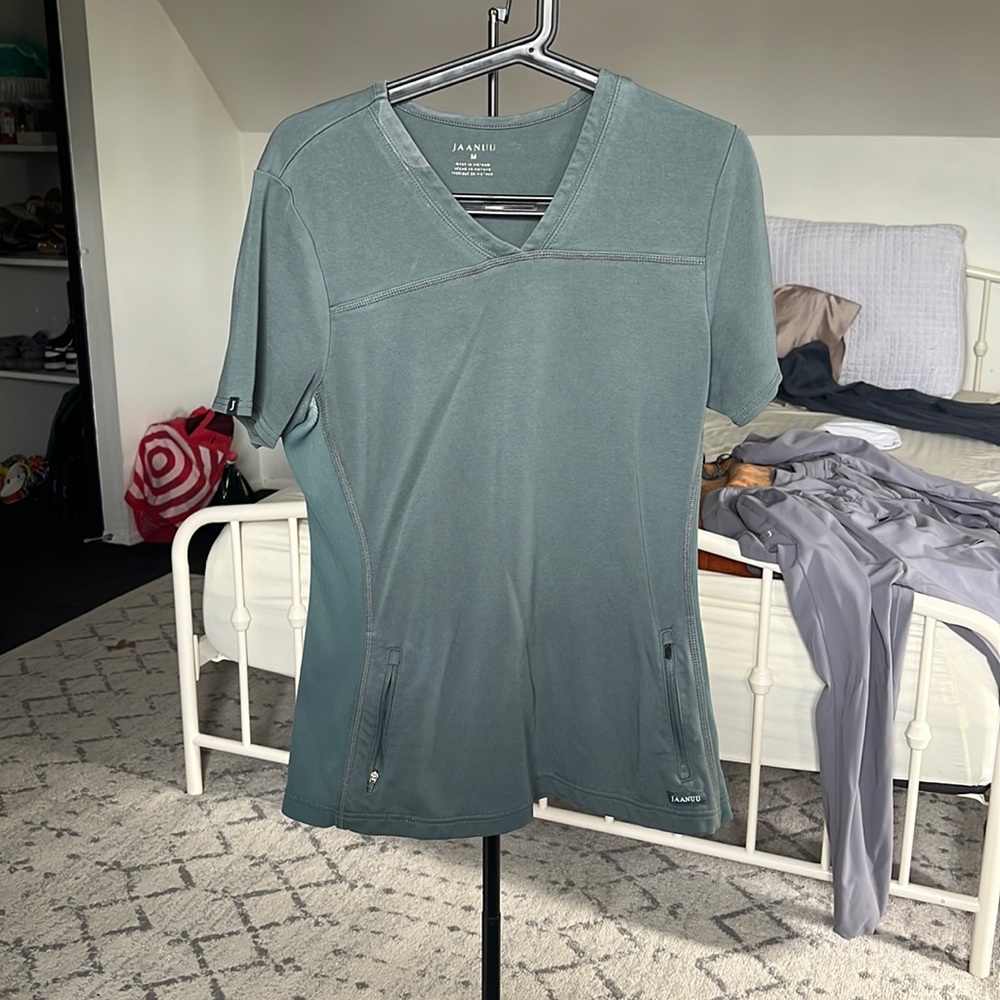 JAANUU scrub set